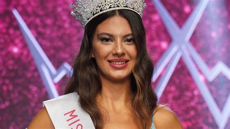 M­i­s­s­ ­T­u­r­k­e­y­ ­2­0­2­1­ ­b­i­r­i­n­c­i­s­i­ ­D­i­l­a­r­a­ ­K­o­r­k­m­a­z­­ı­n­ ­s­e­v­g­i­l­i­s­i­y­l­e­ ­p­o­z­l­a­r­ı­